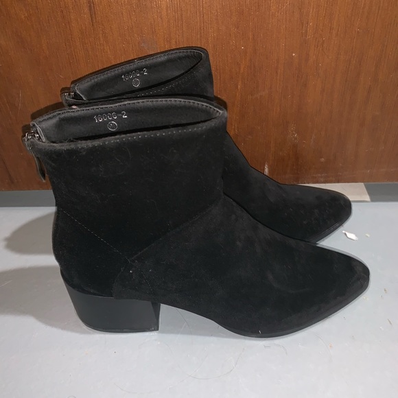 NWOT Heeled Ankle Booties with Pointed Toe - Picture 1 of 4